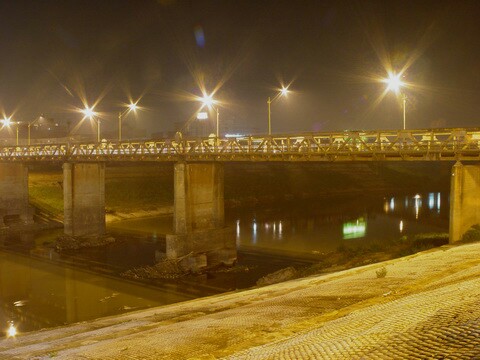 Ponte, que como j disse foi mvel um dia, uma das nicas duas vias de ligao dos dois lados da cidade, o lado de c do rio e o lado de l...